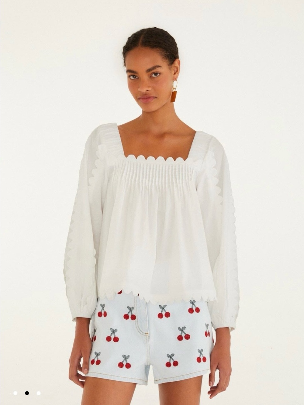 FARM Rio Embroidered Cherry Denim Shorts in Light Denim Size 29. NWOT - Picture 2 of 13